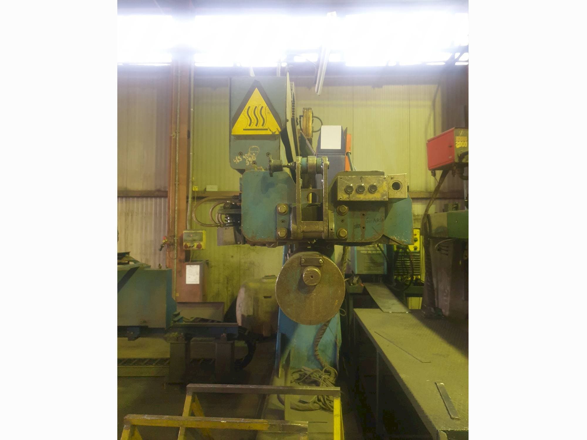 Vista Frontal da CLOOS CAL 120/30 máquina