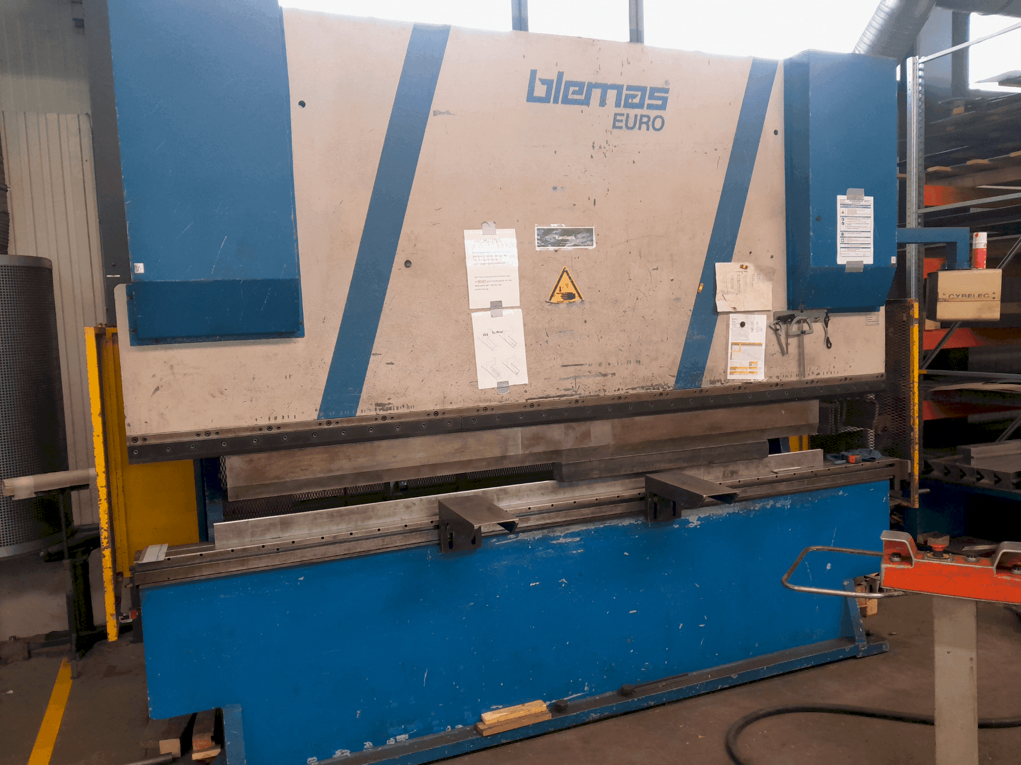 Vista Frontal  da BLEMAS EURO 160  máquina