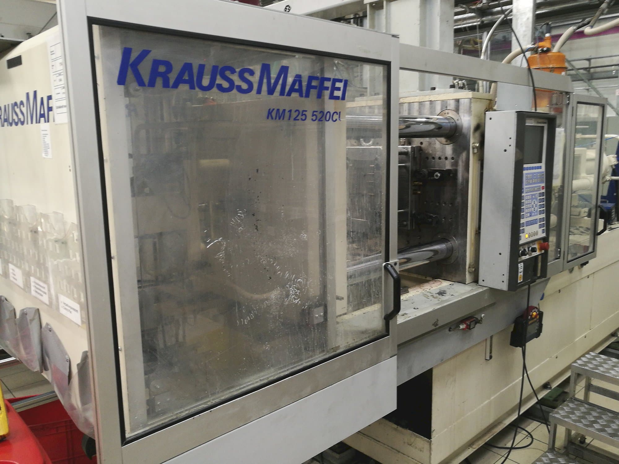 Vista Frontal da Krauss Maffei KM 125-520 C1 máquina