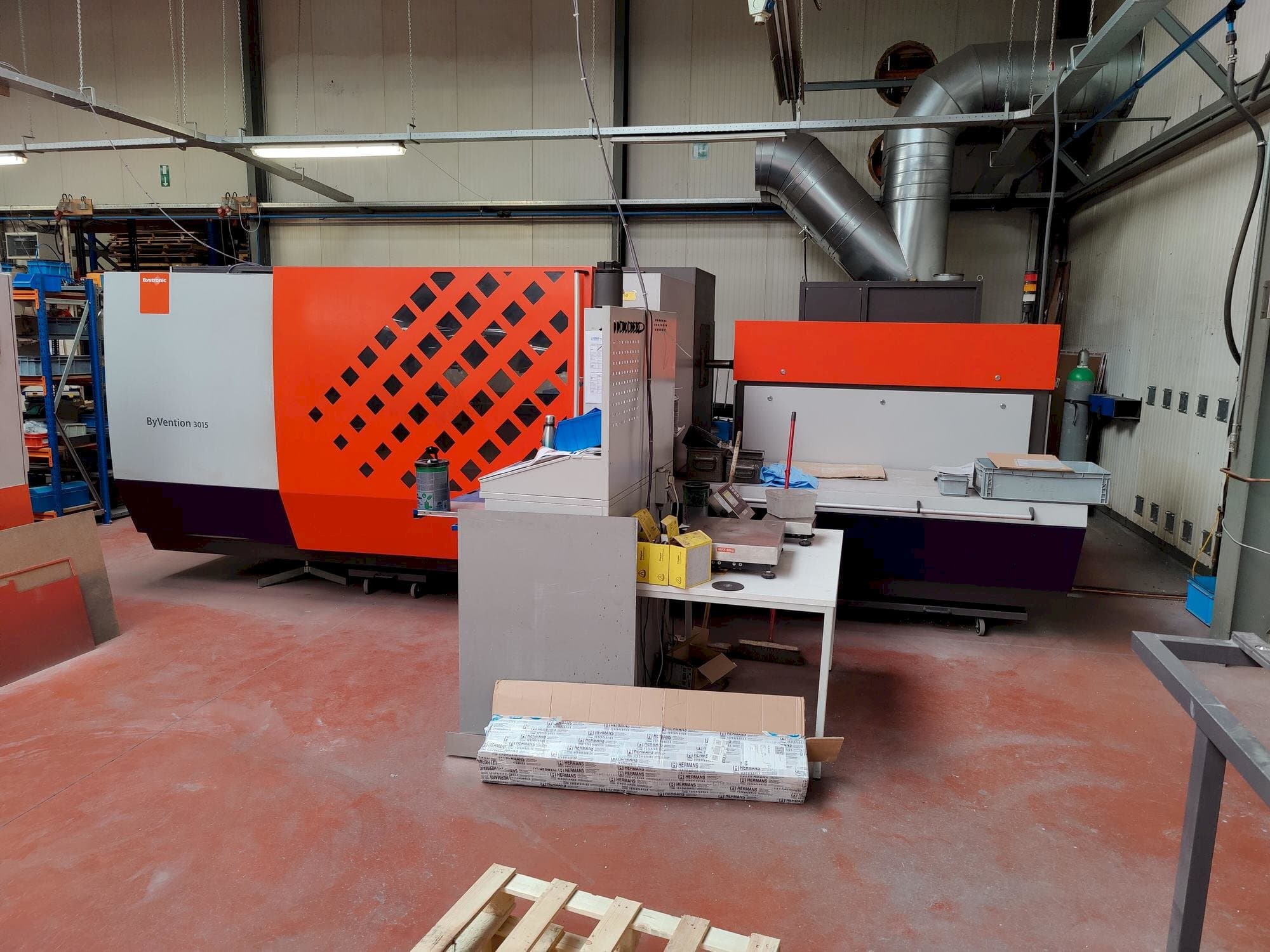 Vista Frontal da Bystronic ByVention 3015 máquina