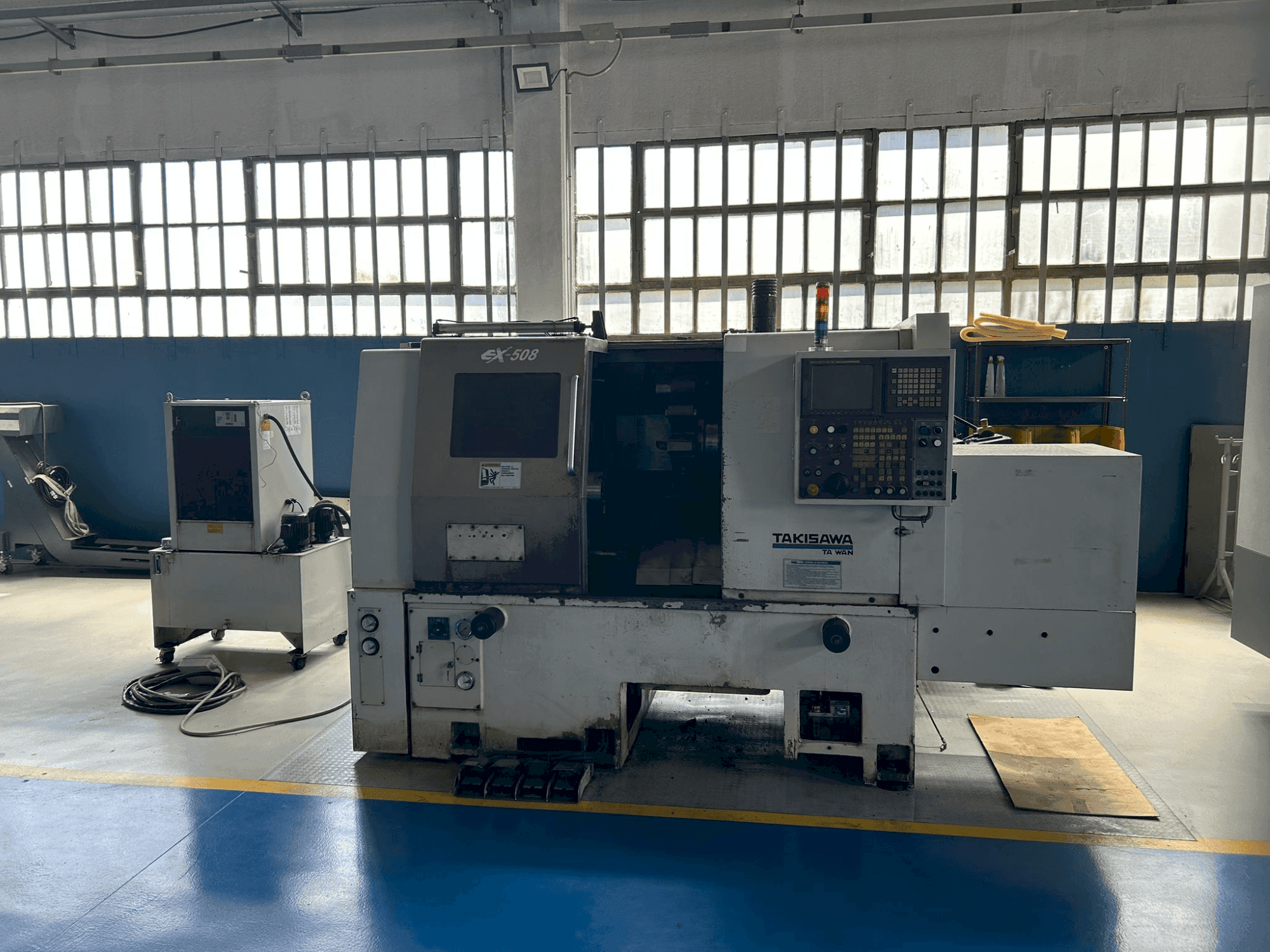 Vista Frontal  da Takisawa EX-508  máquina