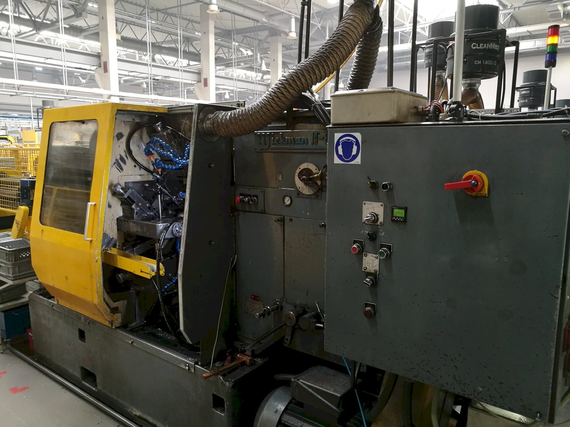 Vista Frontal da Wickman 1 3/8"-6 máquina