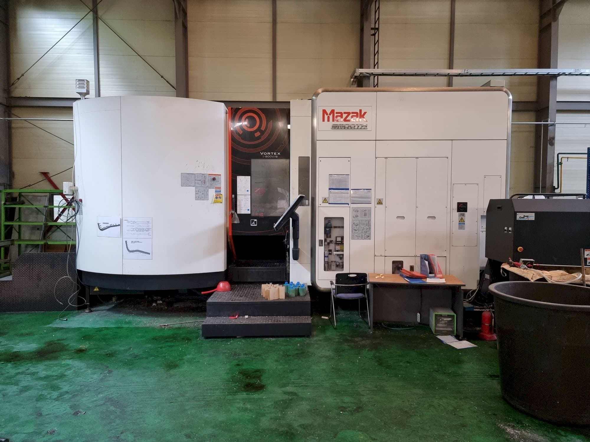Vista Frontal da Mazak VORTEX i-800V/8 máquina