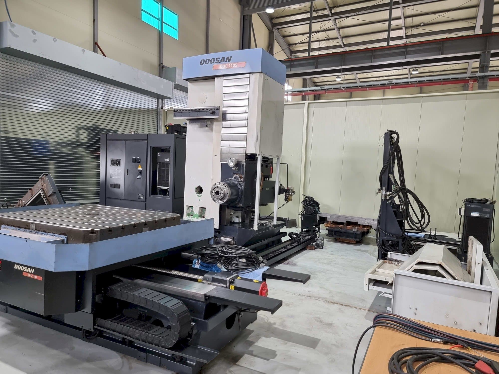 Vista Frontal da Doosan DBC 110S máquina