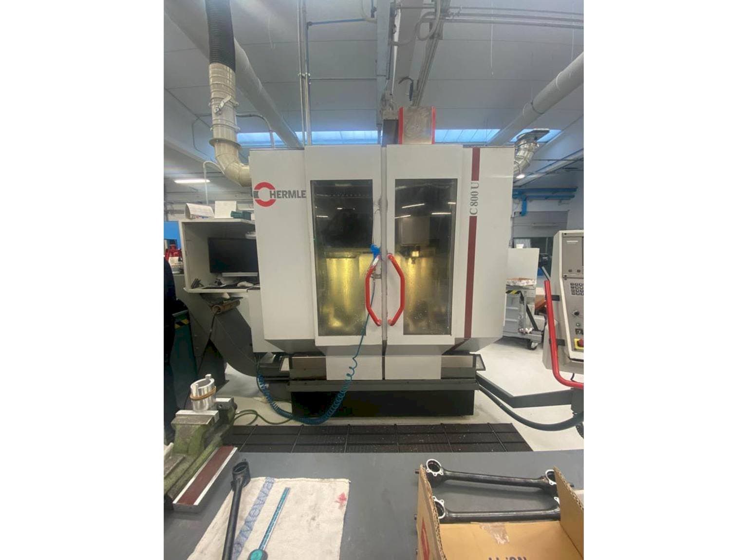 Vista Frontal  da HERMLE C800U  máquina