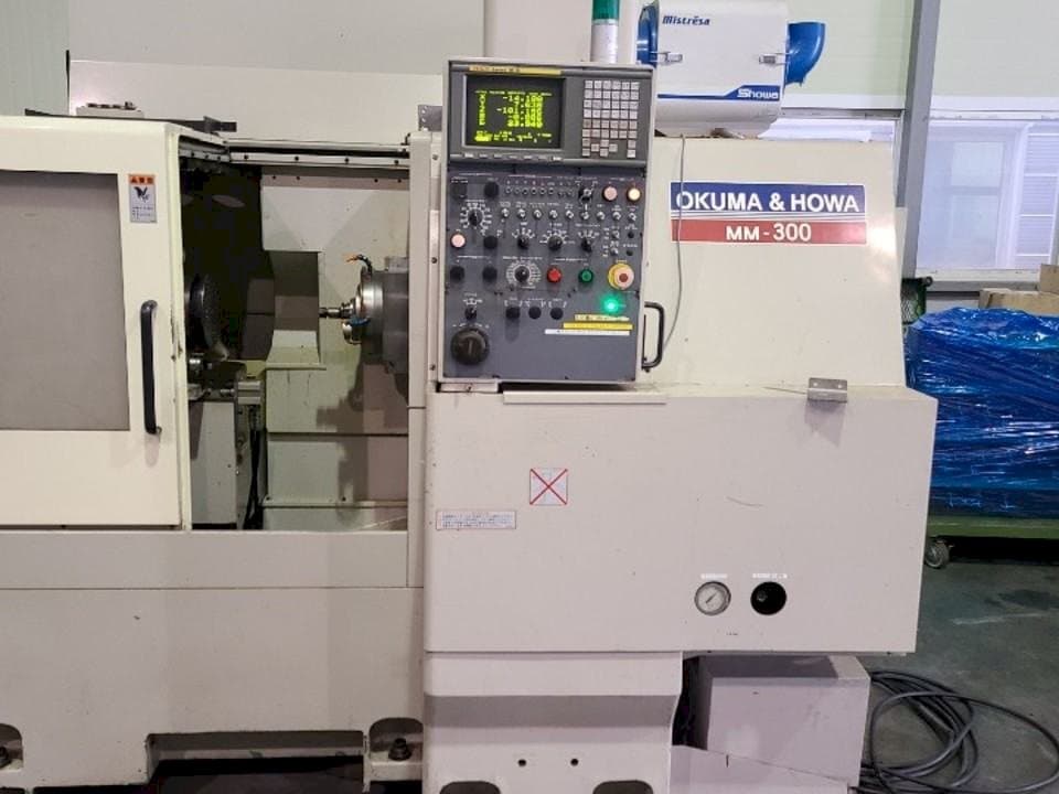 Vista Frontal da OKUMA&HOWA MM-300 máquina