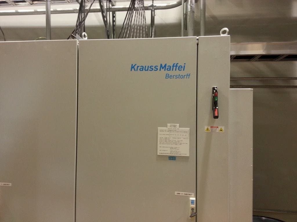 Vista Frontal da Krauss Maffei Berstorff Extrusion Line máquina
