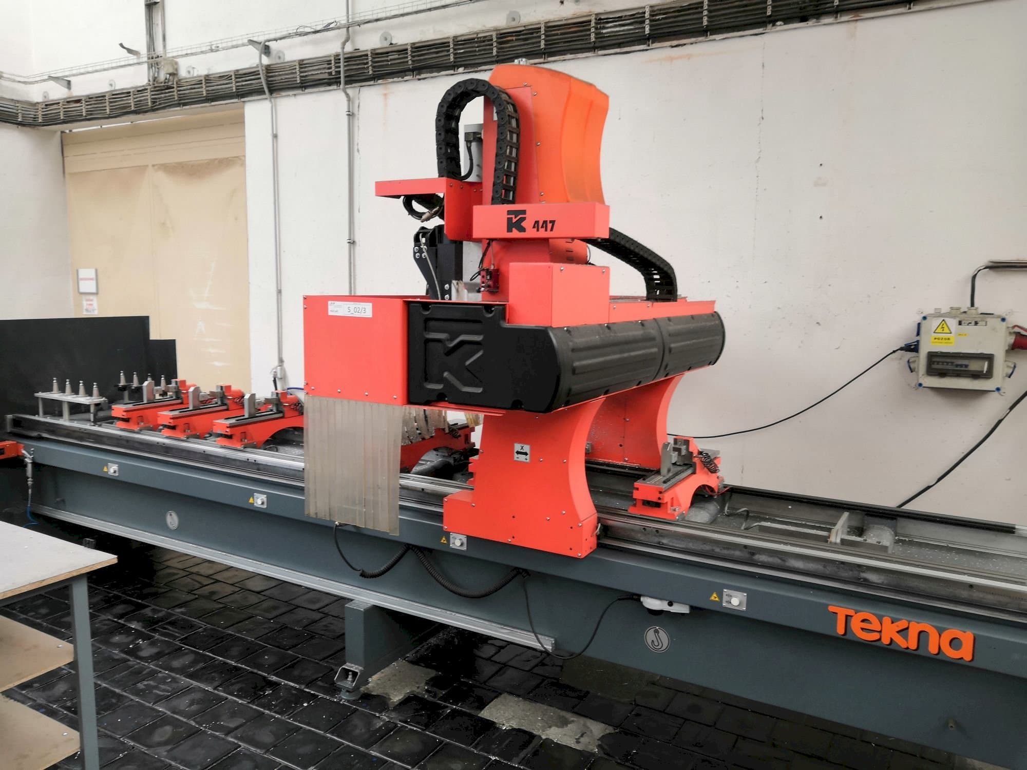 Vista Frontal da Tekna TK447/4 máquina