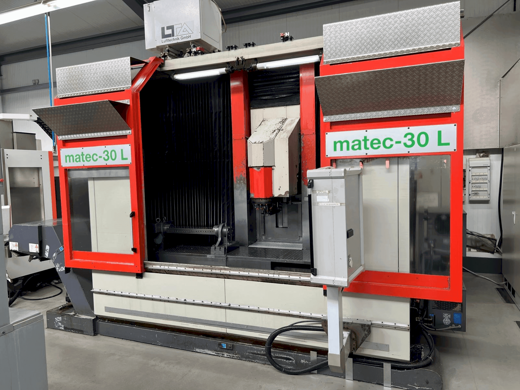 Vista Frontal da Matec 30 L máquina