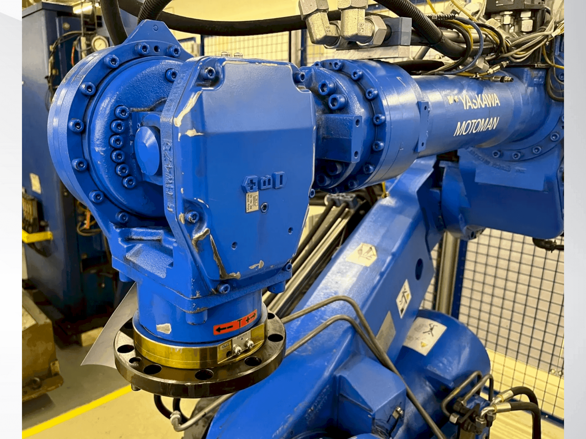 Vista Frontal da Yaskawa Motoman ES 165D máquina