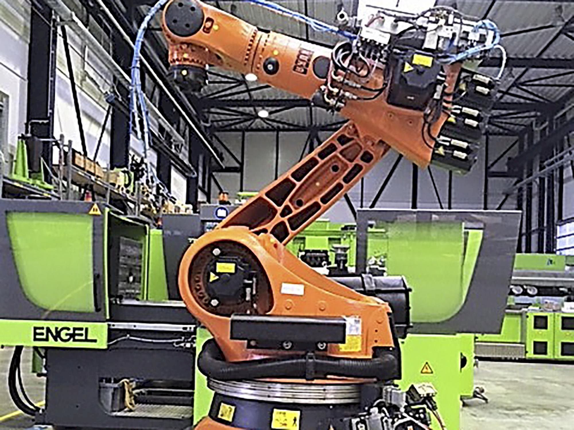 Vista Frontal da KUKA KR210 máquina