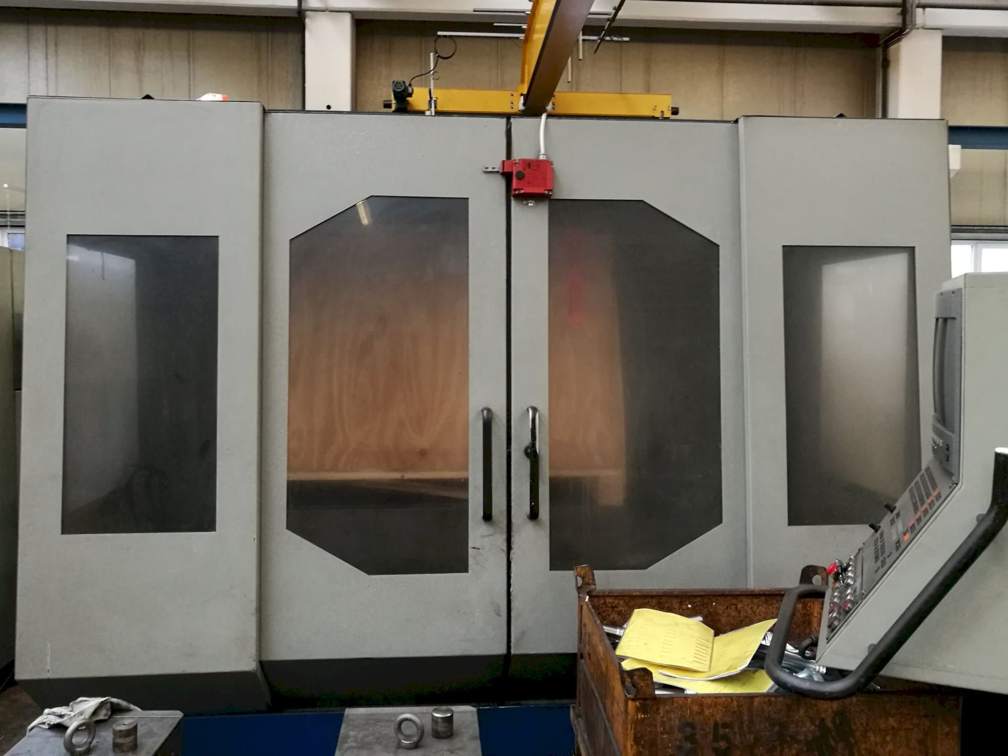 Vista Frontal da Strojtos FGS 50 CNC máquina