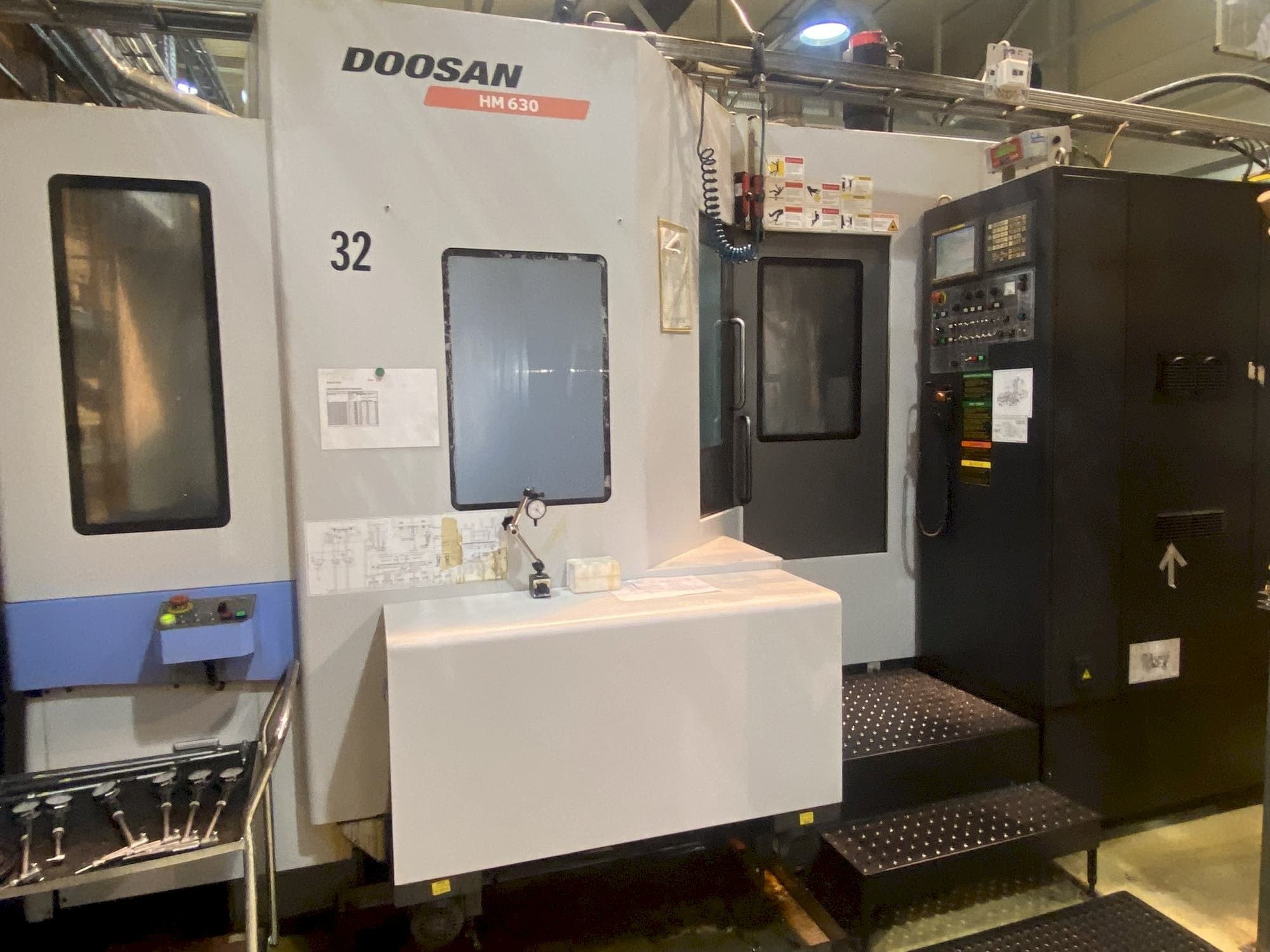 Vista Frontal da DOOSAN HM 630 máquina