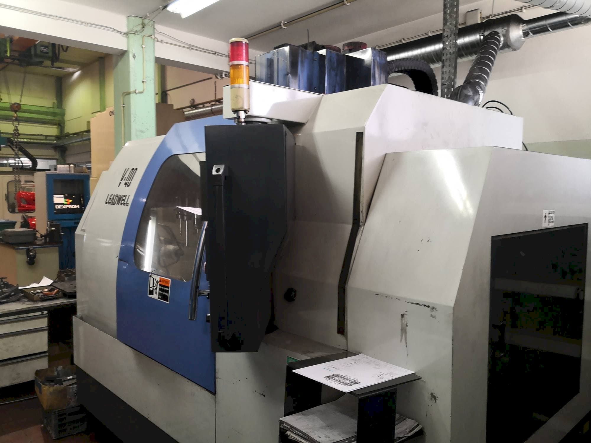 Vista Frontal da Leadwell V-40 máquina