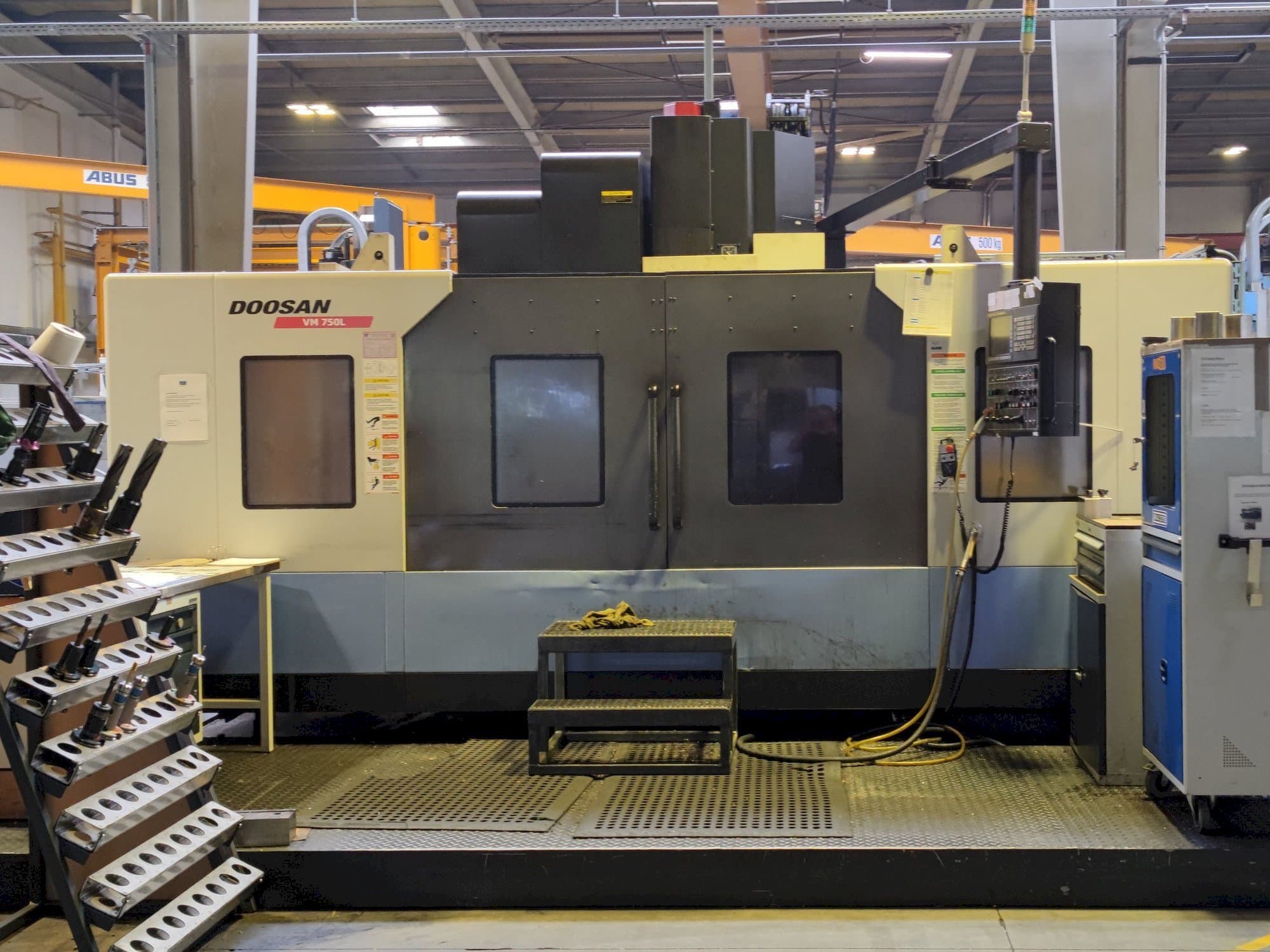 Vista Frontal da Doosan VM 750L máquina