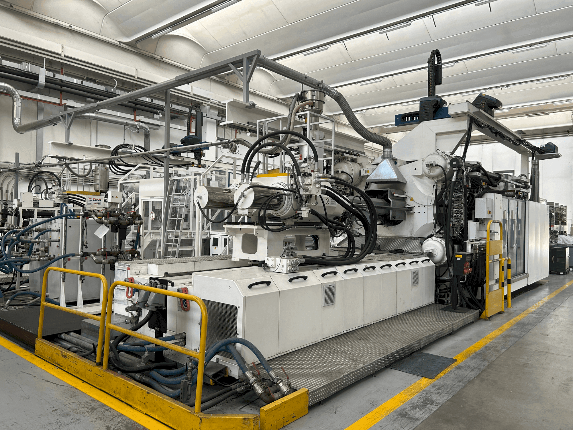 Vista Frontal  da Engel Duo 7050/1100WPX  máquina