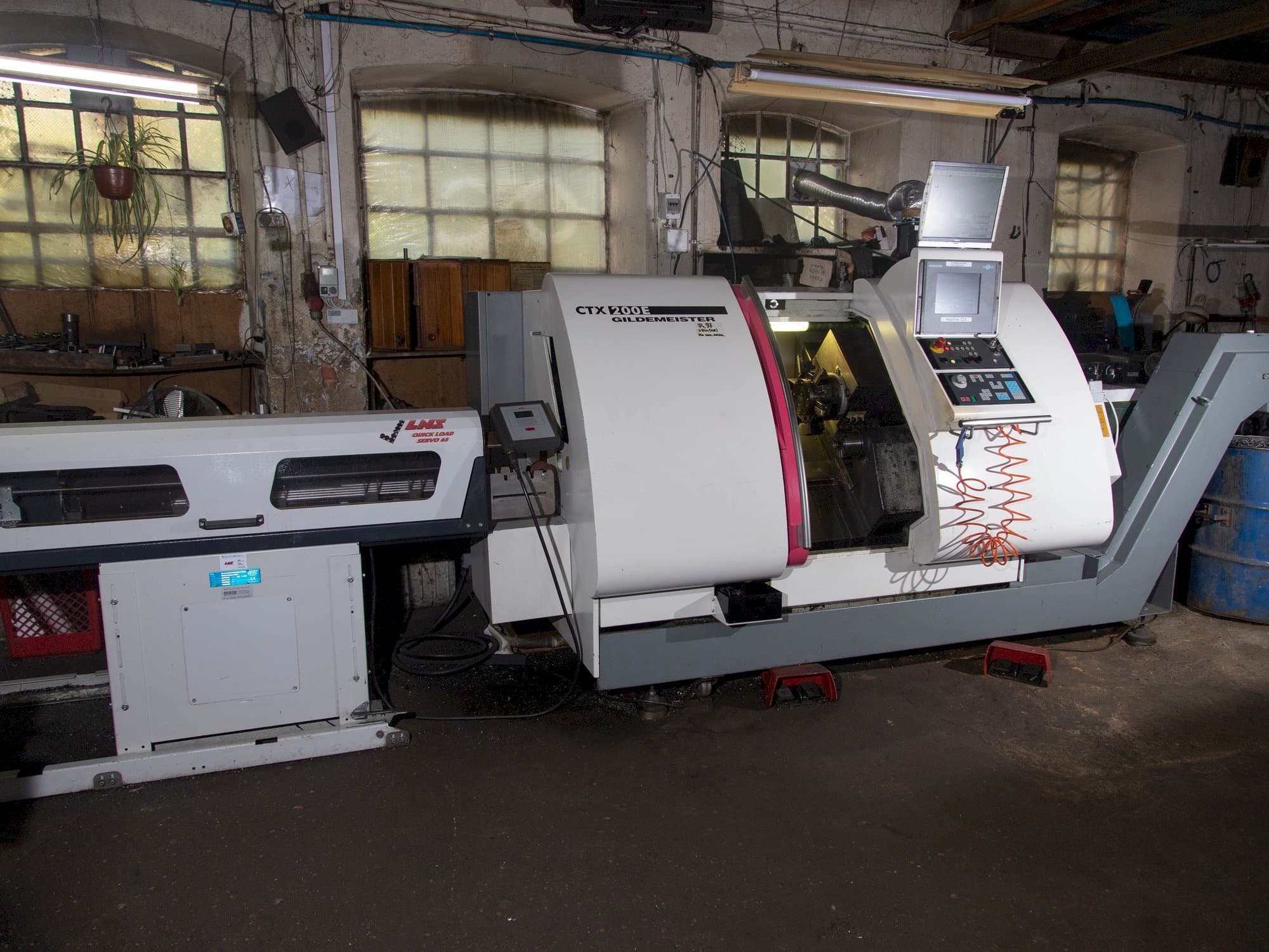 Vista Frontal da Gildemeister CTX-200 E máquina