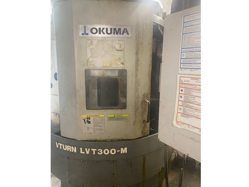 Vista Frontal  da Okuma LVT300M  máquina