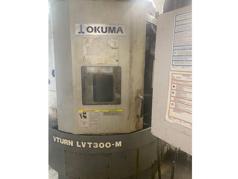 Vista Frontal da Okuma LVT300M máquina