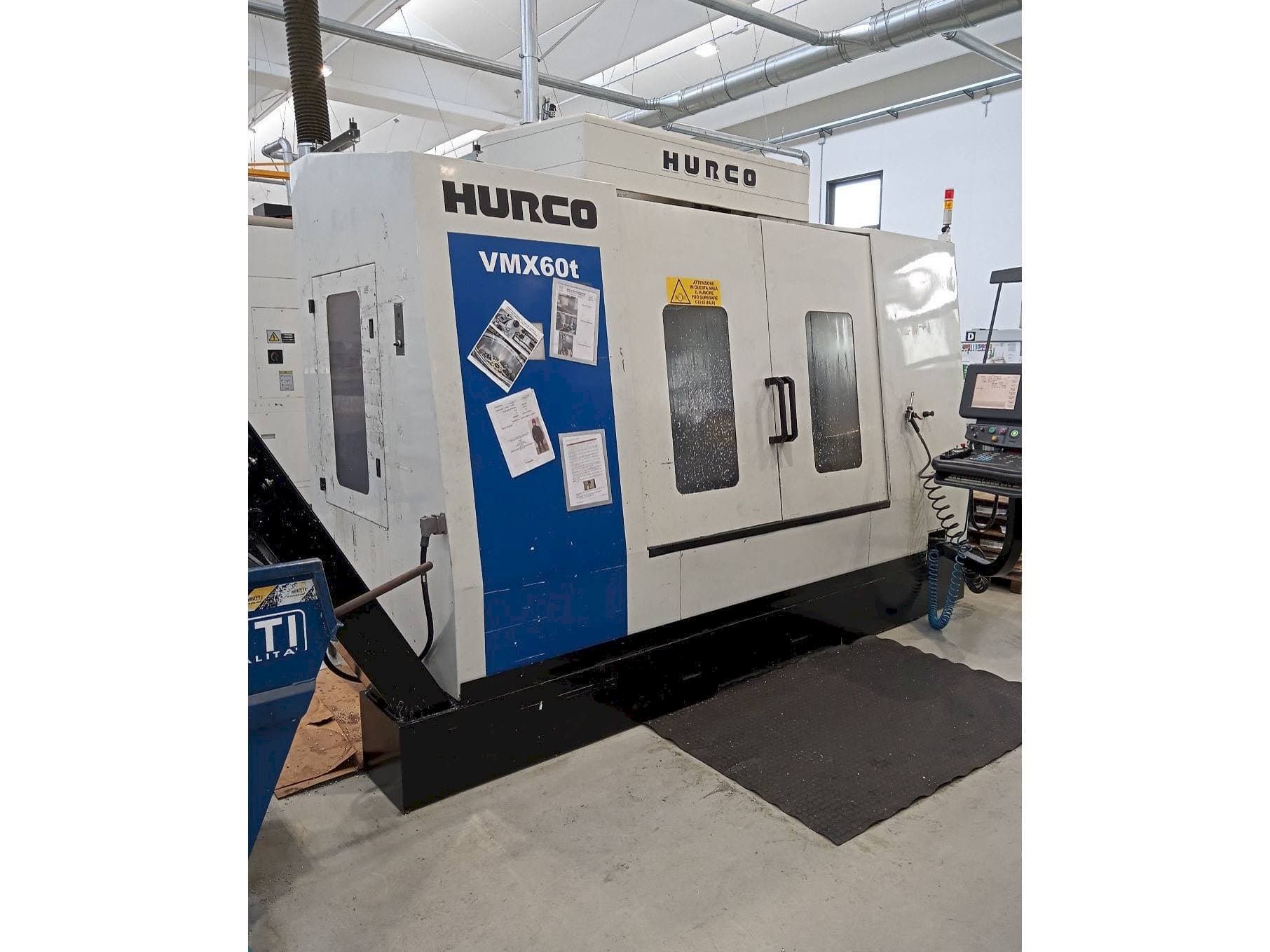 Vista Frontal da Hurco VMX 60T máquina
