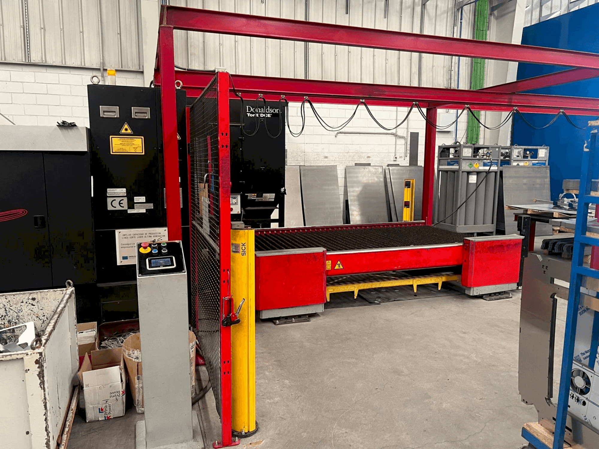 Vista Frontal da AMADA LCG 3015 AJ máquina