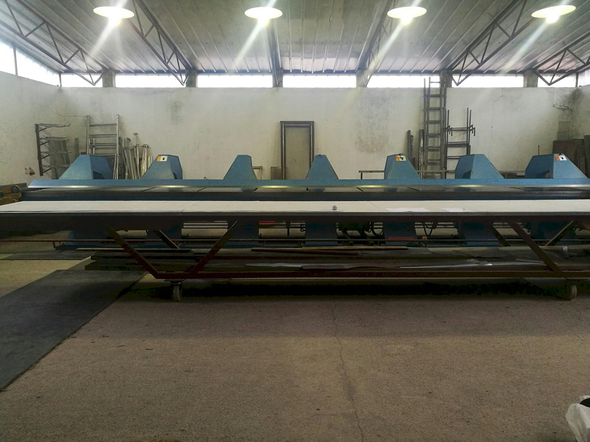 Vista Frontal  da Jorns  Norma Line 125 SM CNC 400-10  máquina