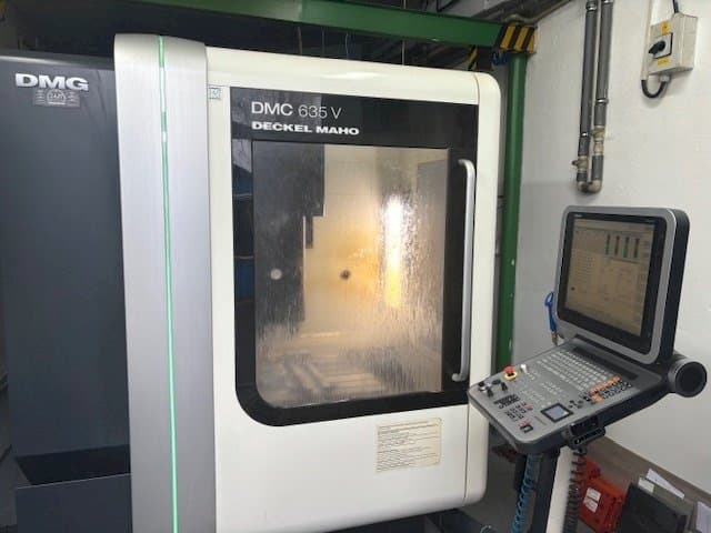 Vista Frontal da DMG DMC 635V máquina
