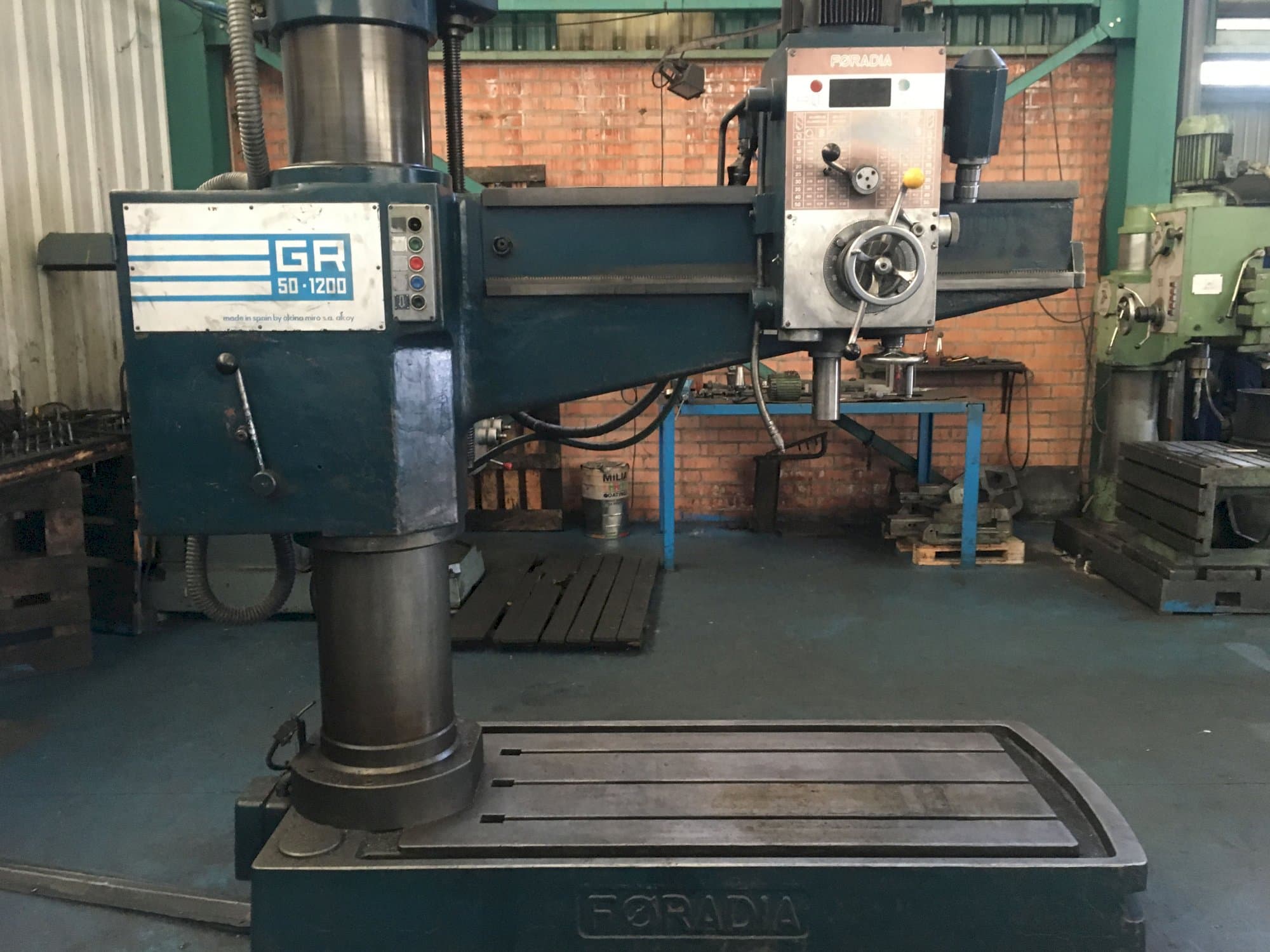 Vista Lateral Direita da FORADIA GR 50/1200 máquina