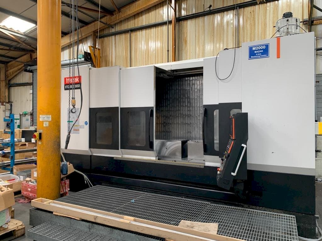 Vista Frontal da Mazak VTC-800/30SR máquina