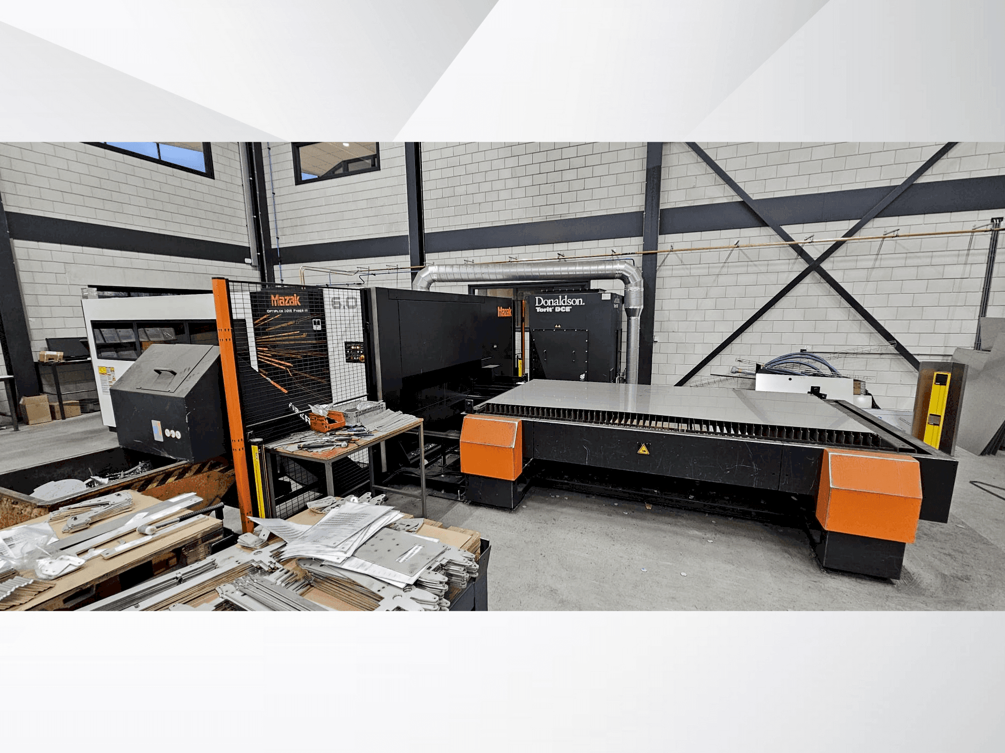 Vista Frontal da Mazak Optiplex 3015 Fiber III 6,0kW máquina