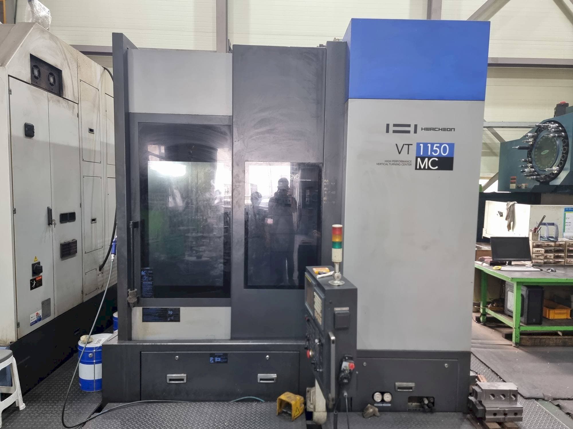 Vista Frontal da HWACHEON VT1150MC máquina