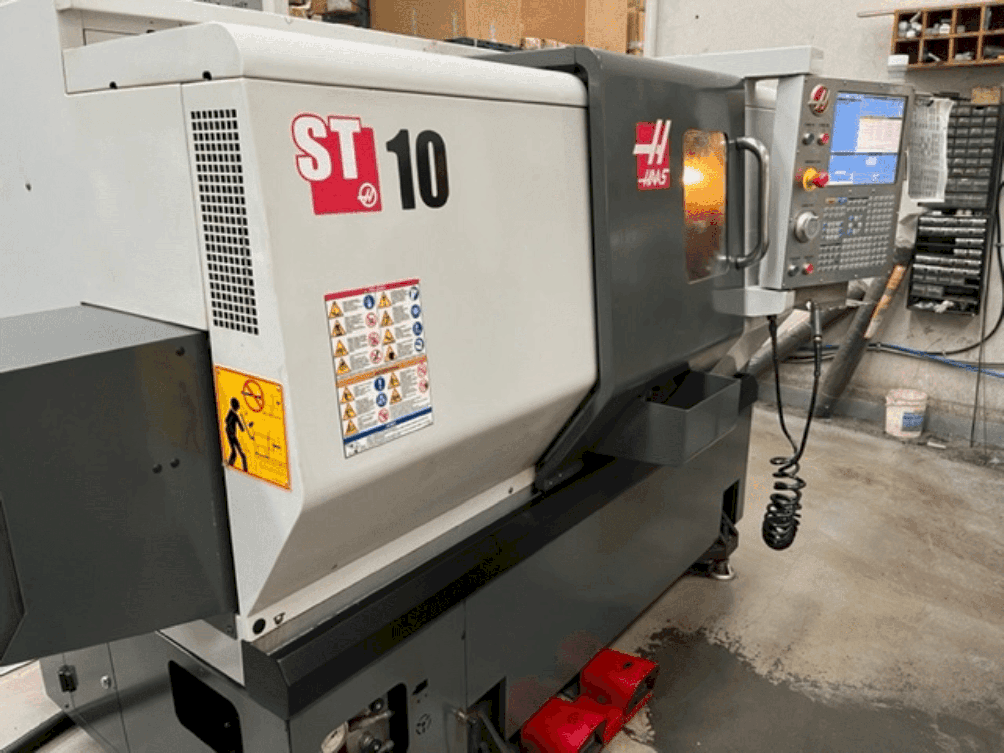 Vista Frontal  da HAAS ST 10  máquina