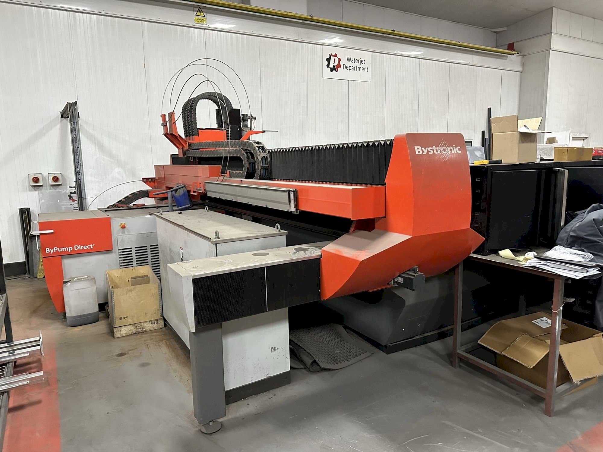 Vista Frontal da Bystronic Byjet Flex 6030 Waterjet máquina