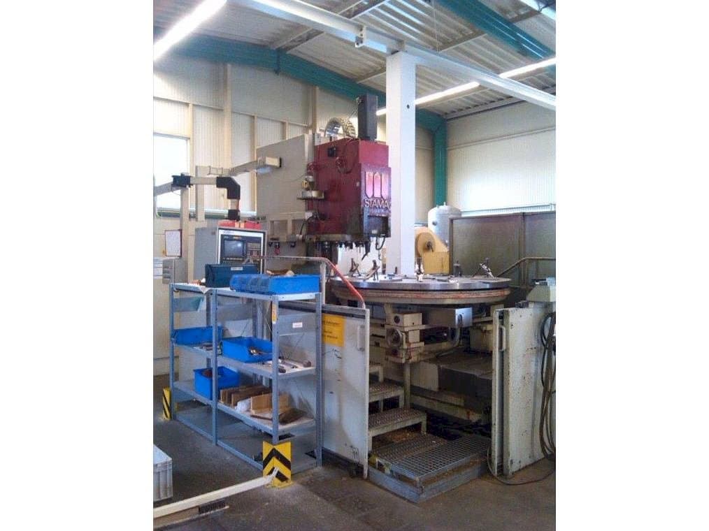 Vista Frontal da STAMA MC 430- GÜ máquina