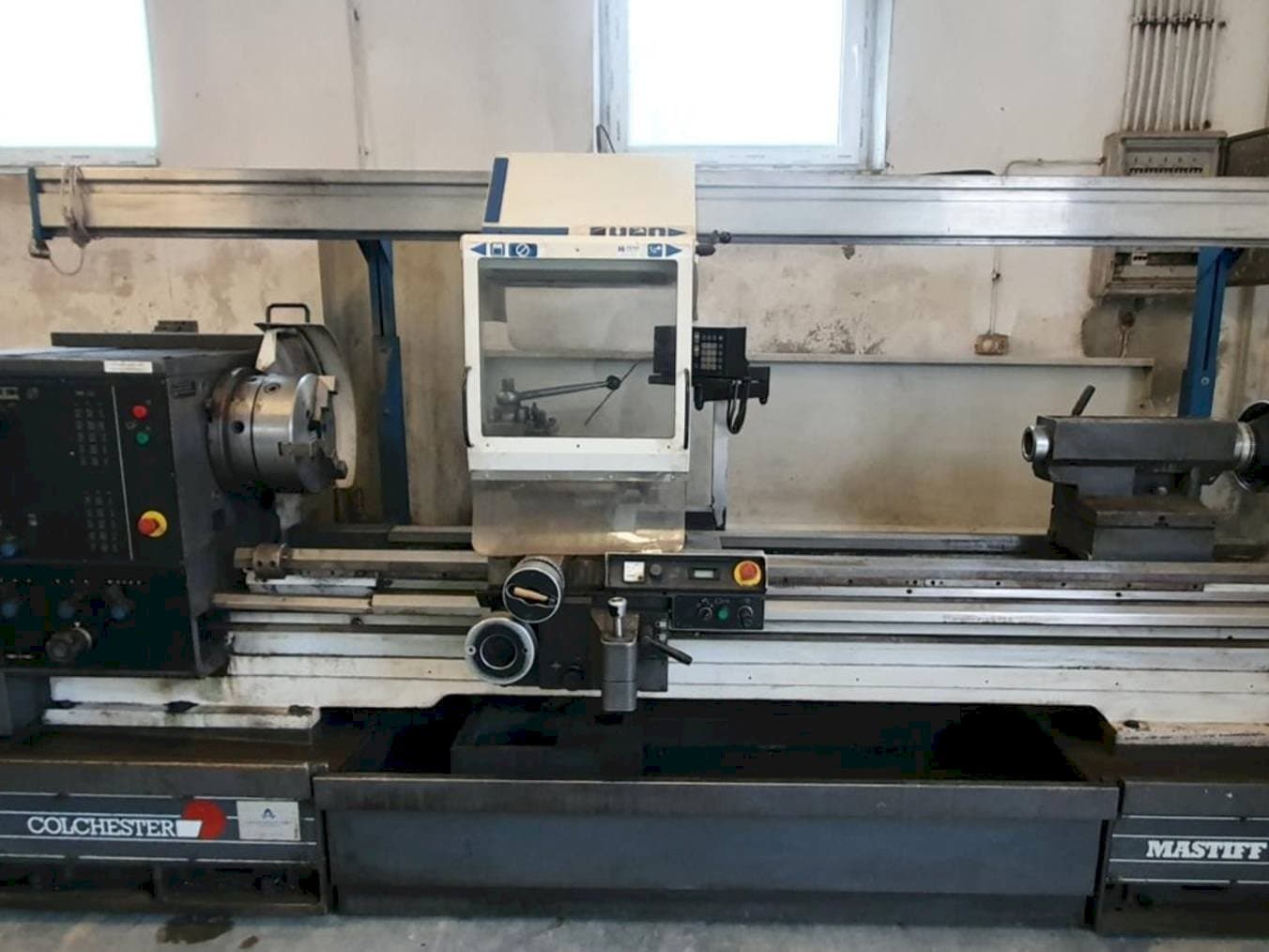 Vista Frontal da Colchester MASTIFF V/S 1800 máquina