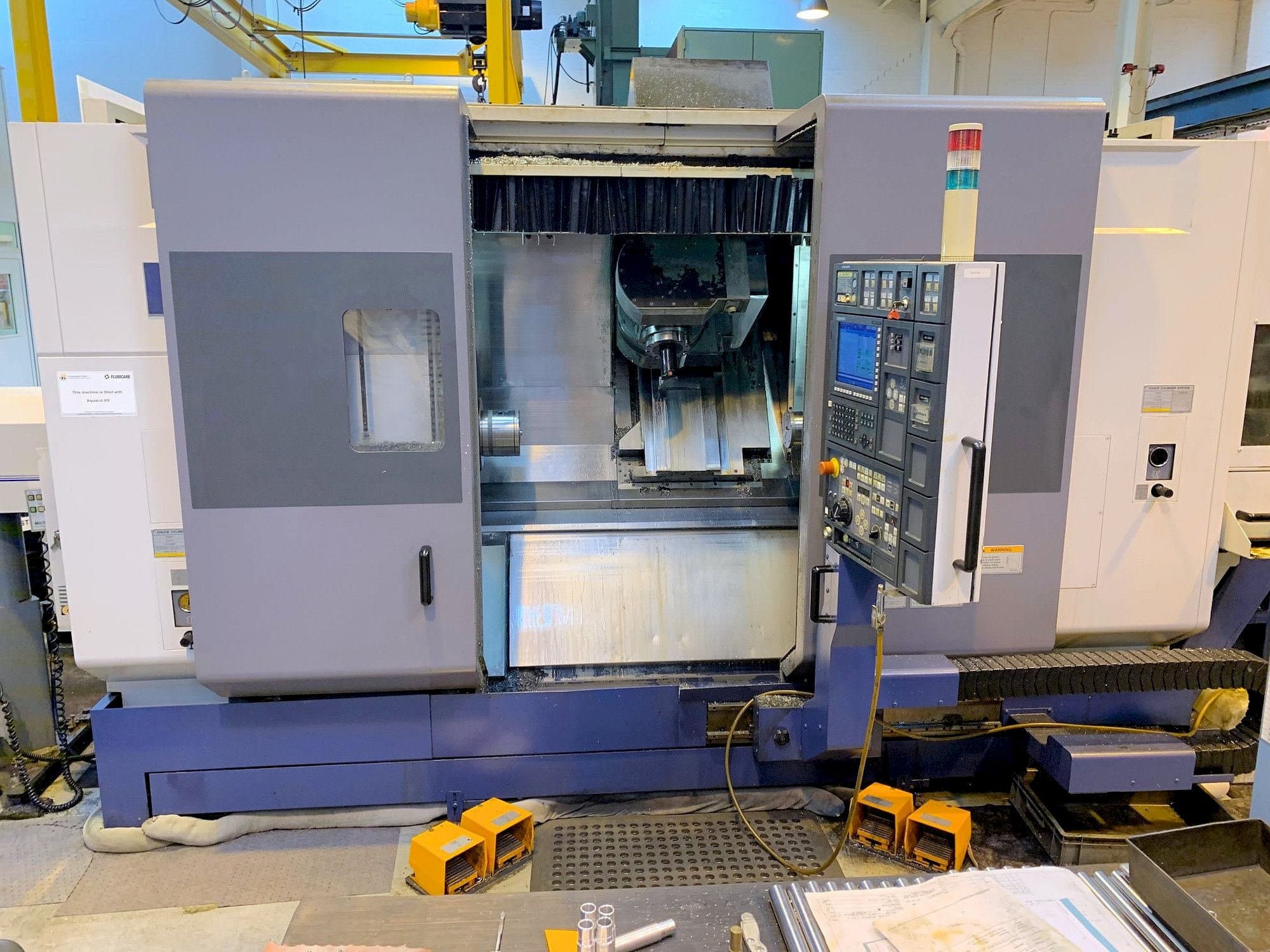 Vista Frontal da MORI SEIKI MT2000S máquina