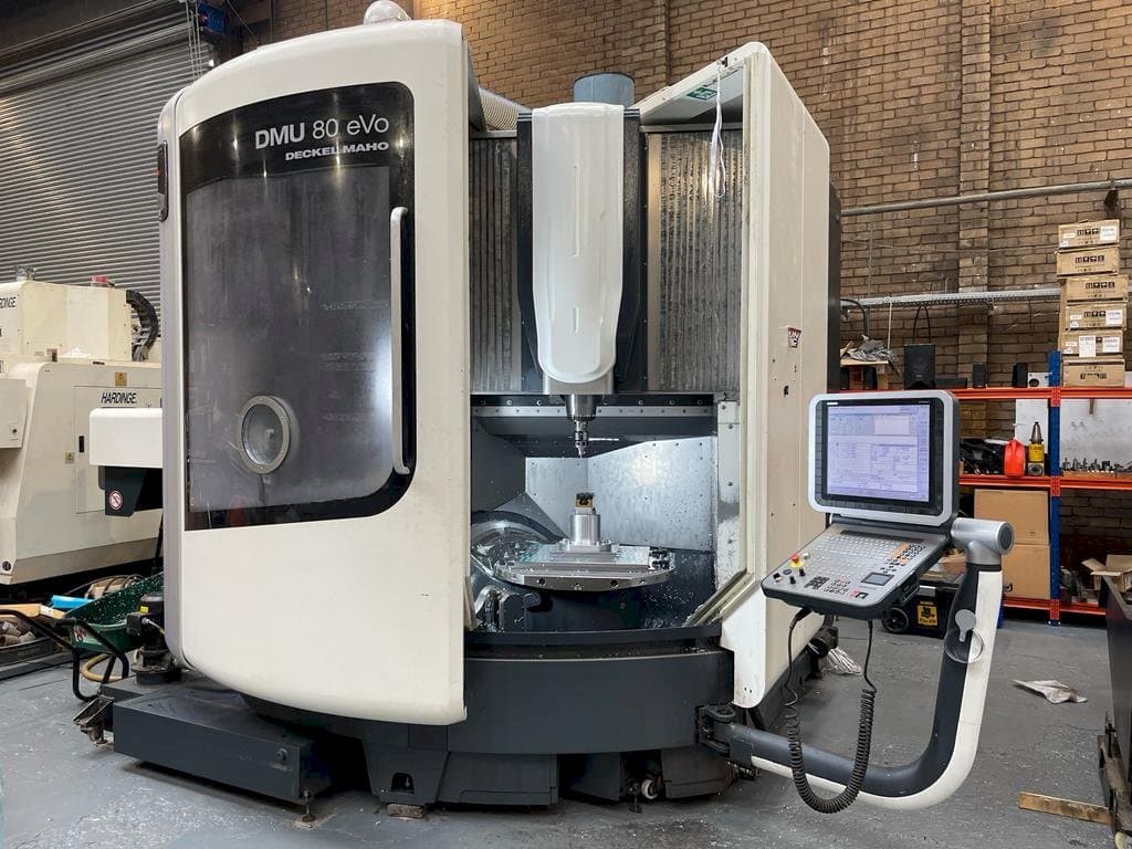 Vista Frontal da DMG DMU 80 eVo Linear máquina
