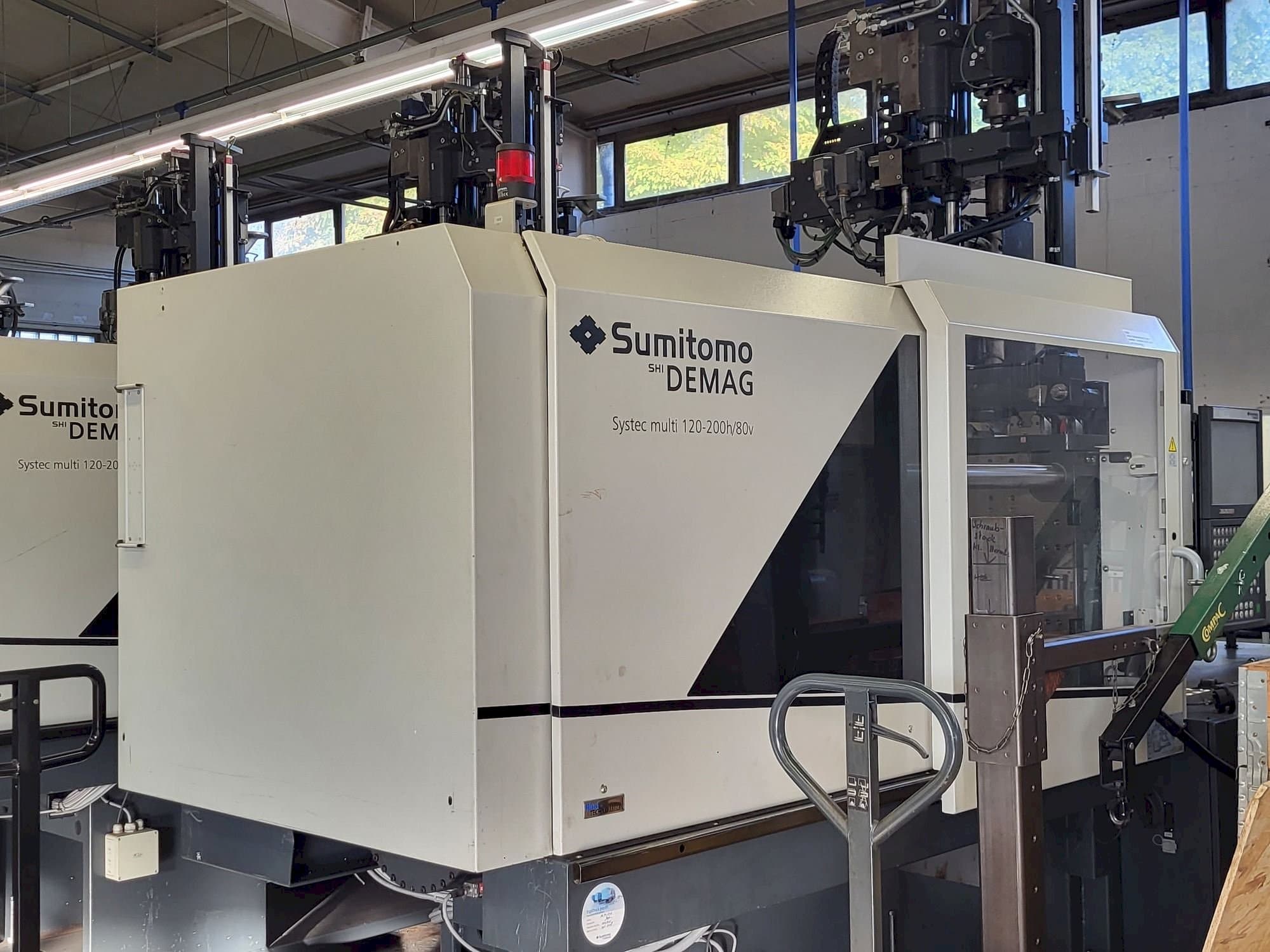 Vista Lateral Esquerda da Sumitomo SHI DEMAG Multi 120/470-200h/80V máquina