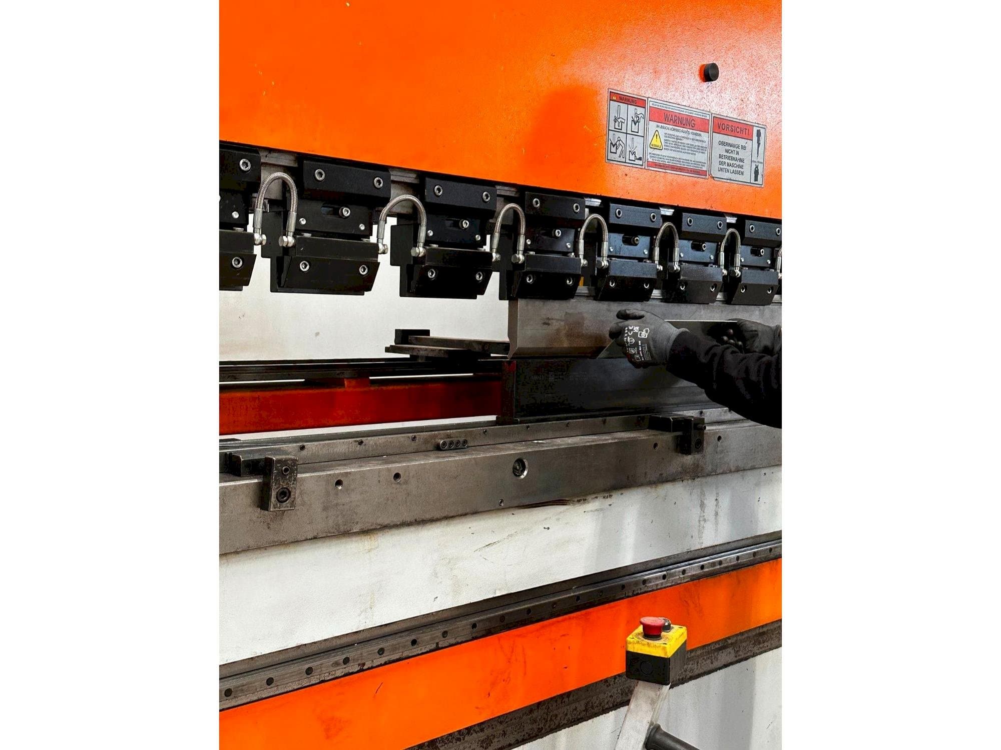 Vista Lateral Esquerda da ERMAKSAN SPEED-BEND PRO 51000 X 400 máquina
