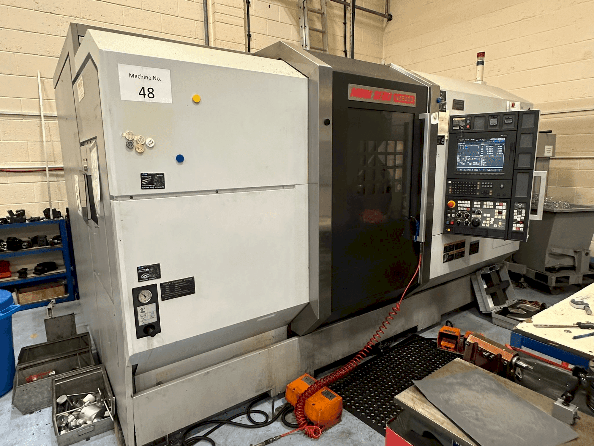 Vista Frontal  da MORI SEIKI NZ2000  máquina