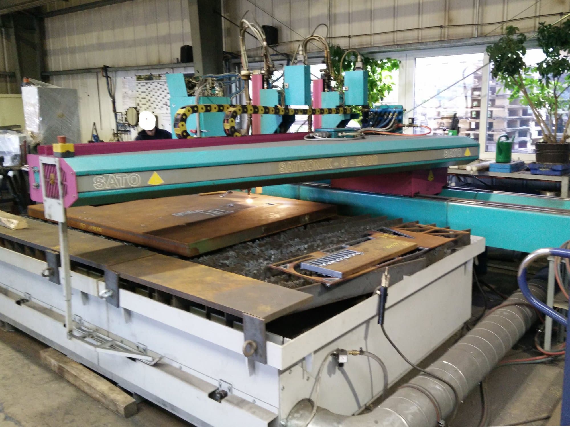 Vista Esquerda  da SATO SATRONIK C-2000  máquina