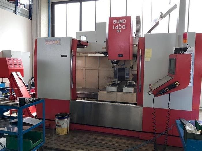 Vista Frontal  da Eumach SUMO 1400  máquina