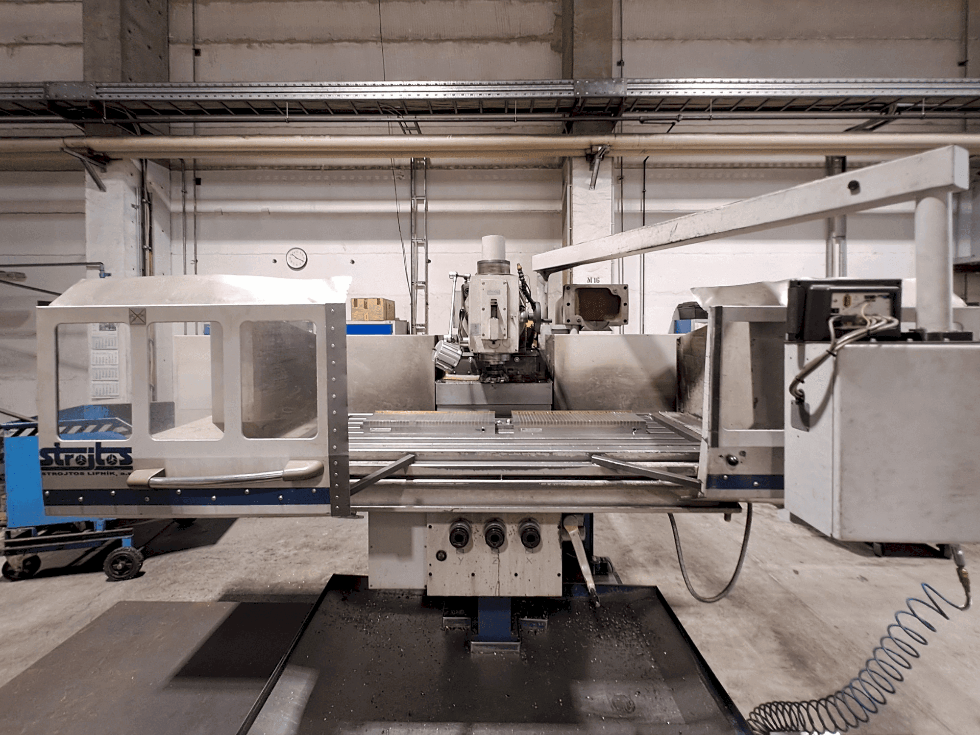 Vista Frontal da TOS FGS63T Plus máquina