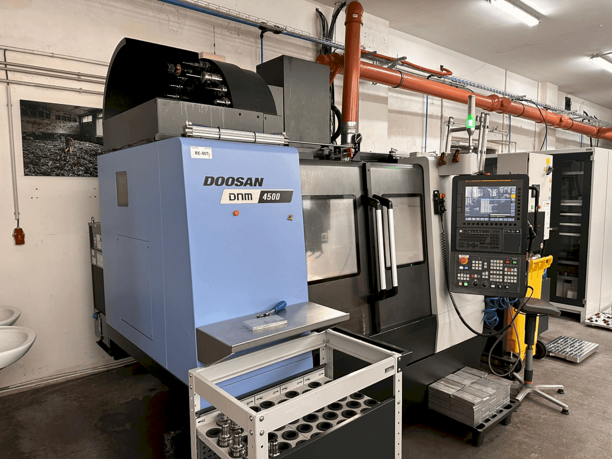 Vista Frontal da DOOSAN DNM 4500 máquina
