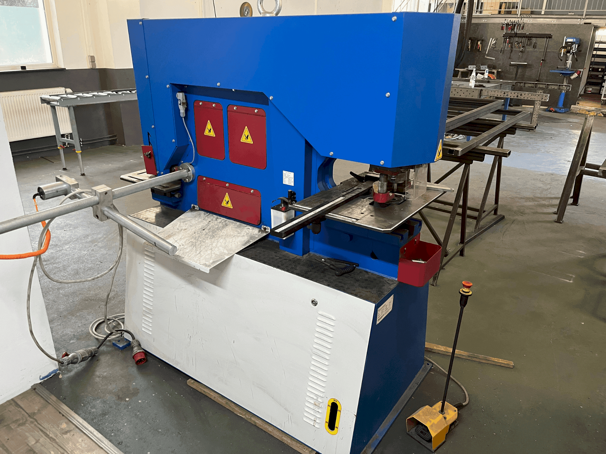 Vista Frontal  da Metallkraft  HPS 65 DS  máquina