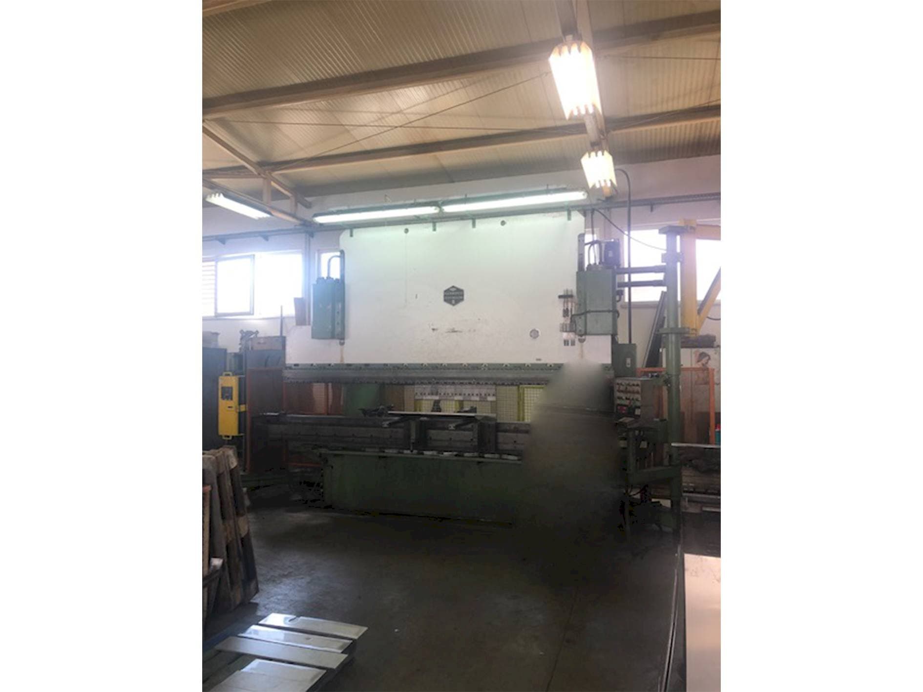 Vista Frontal da HAMMERLE AP CNC 200 SID máquina