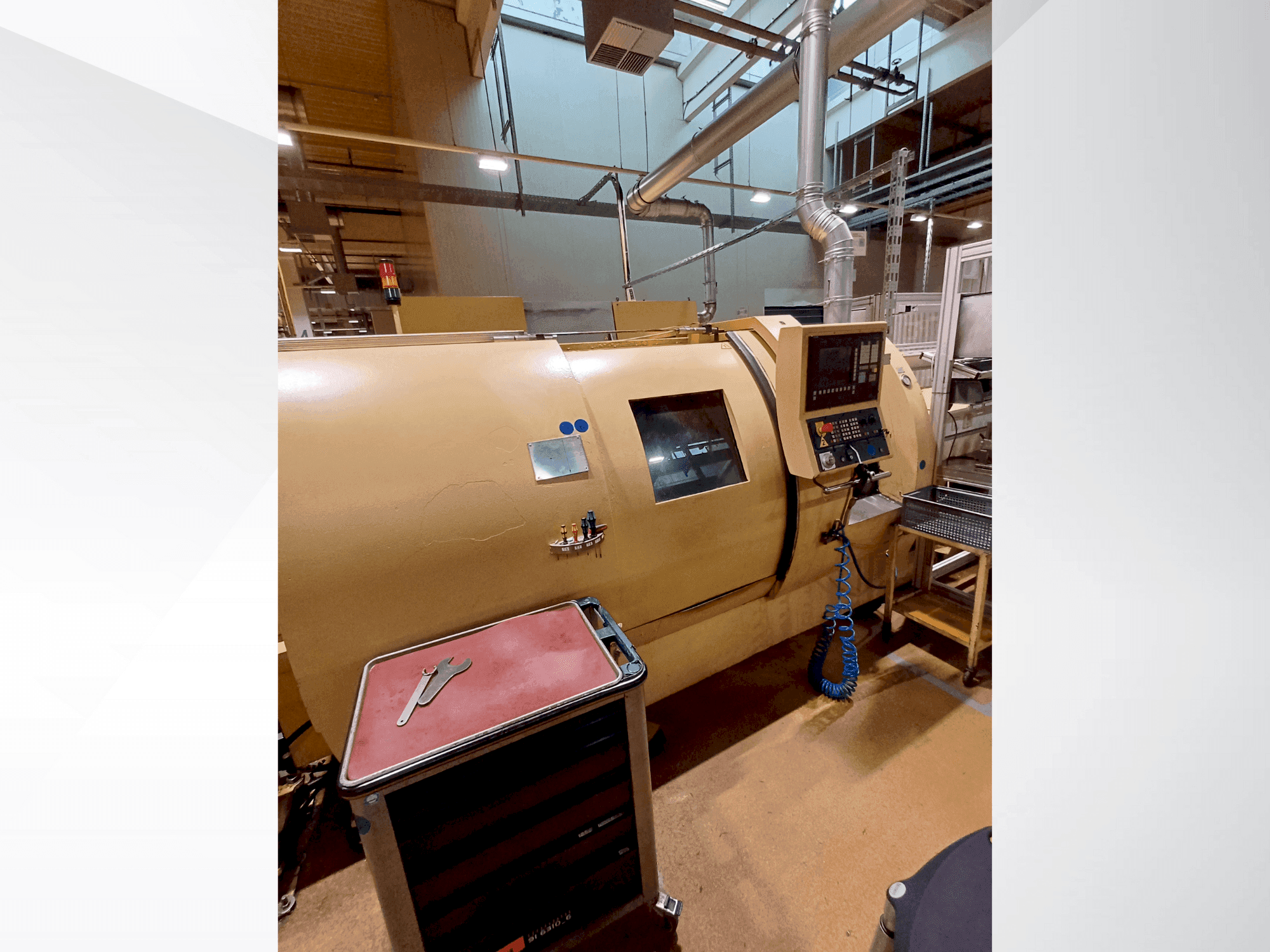 Vista Frontal da TRENS SBL500 CNC máquina
