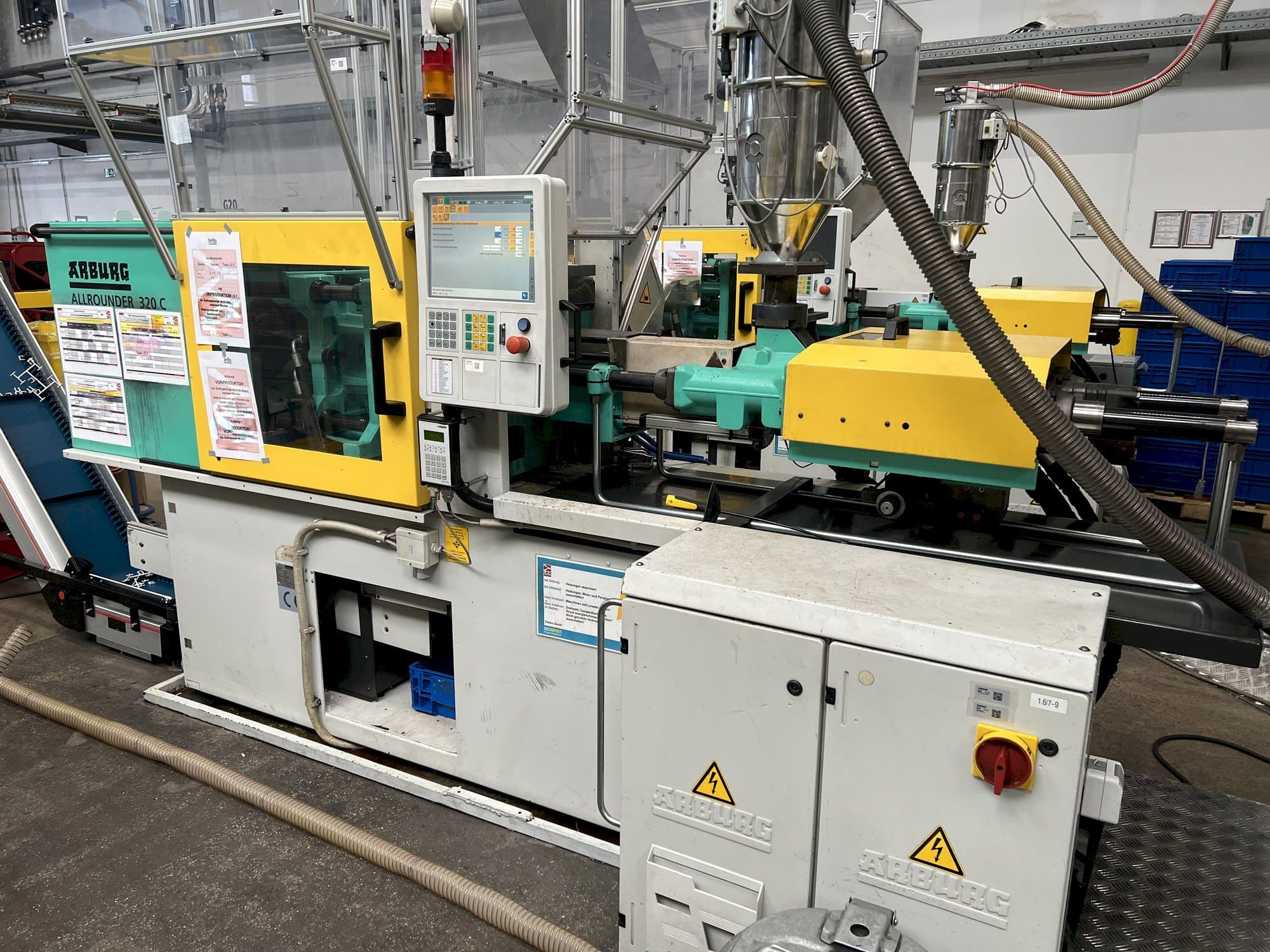 Vista Frontal da Arburg Allrounder 320C 500 - 170 máquina