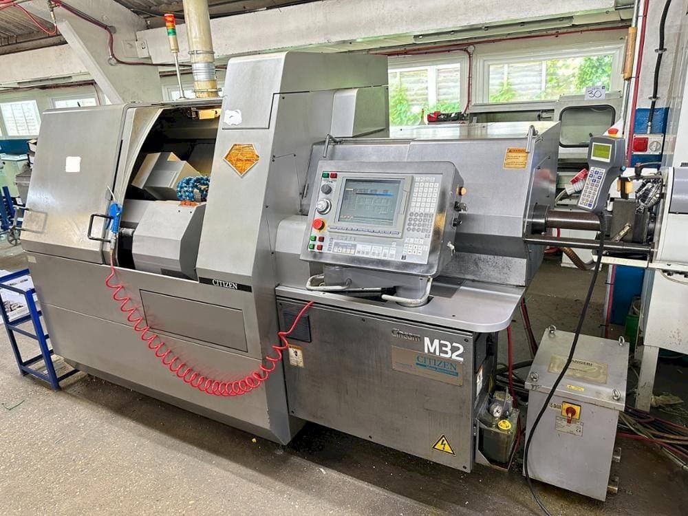 Vista Frontal da Citizen M32V máquina