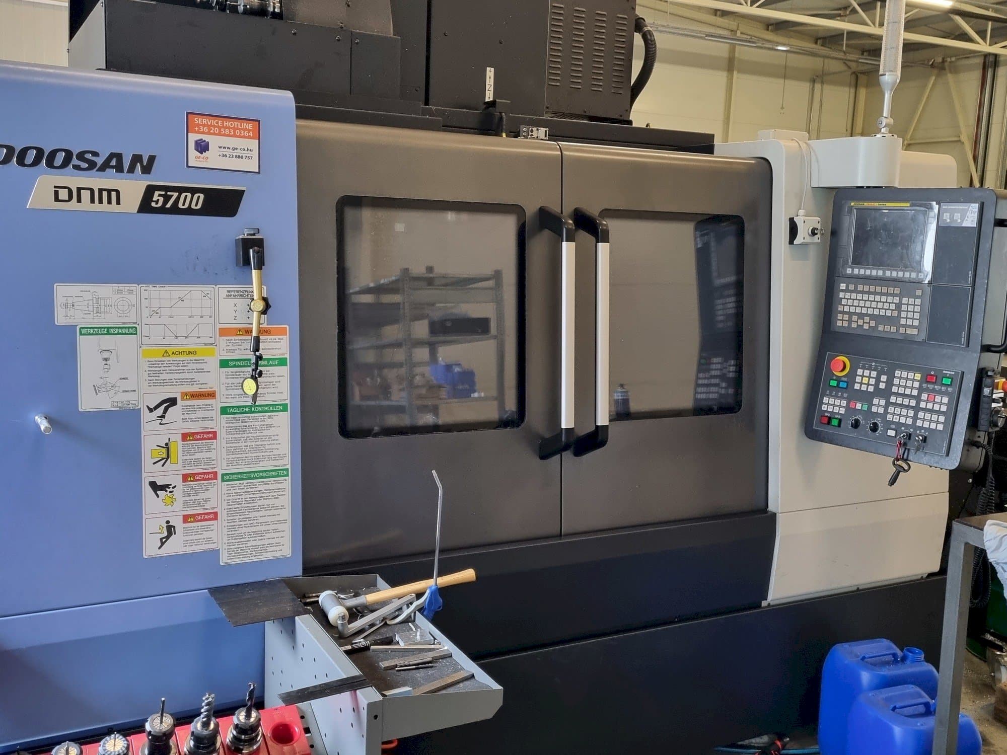 Vista Frontal da DOOSAN DNM 5700 máquina